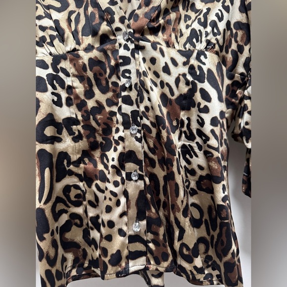 100% Authentic Bebe SILK Leopard Print Blouse Stretch XS Cheetah - Picture 11 of 15